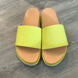 Sorel Women's Wide Strap Rubber Soles Slide Sandals Neon Green Size 8.5